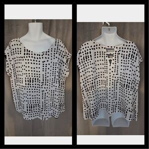 Size 20 Black and White Sleeveless Blouse